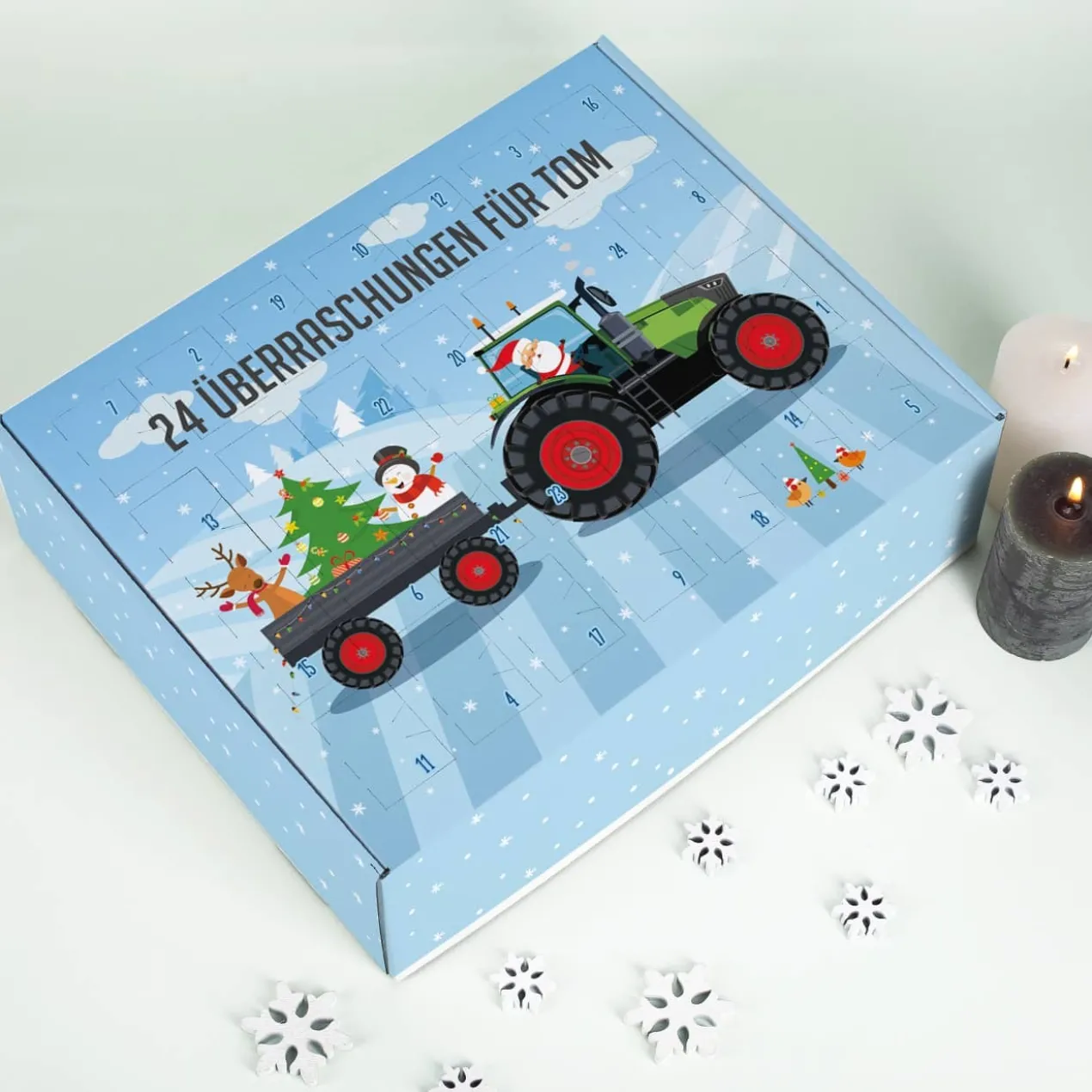 Adventskalender zum selbst Befüllen mit grünem Traktor und Wunschtext