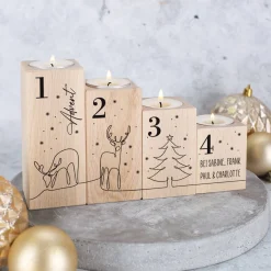 Adventskranz aus Holz - Teelichhalter mit Zahlen, Rentieren und Wunschtext bedruckt