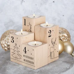 Adventskranz aus Holz - Teelichhalter mit Zahlen, Rentieren und Wunschtext bedruckt