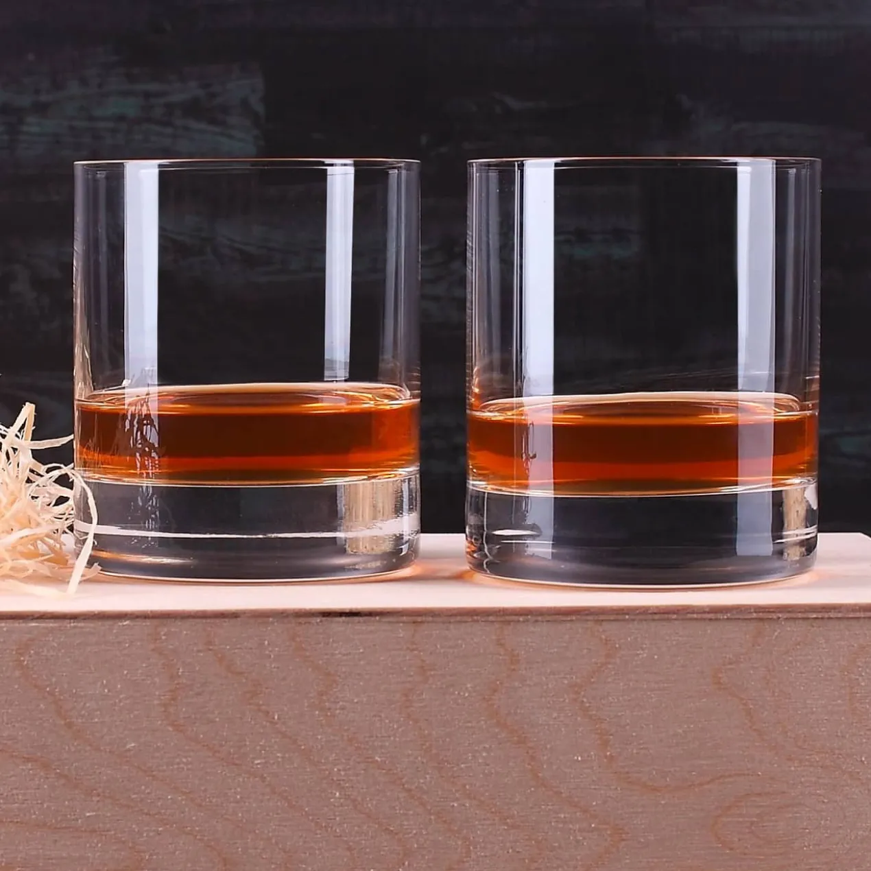 Auchentoshan Whisky für echte Kerle in bedruckter Holzkiste mit 2 Whiskygläser