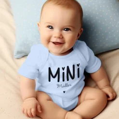 Babybody in hellblau mit Name für MINI - Jungen