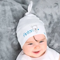 Babymütze in verschiedenen Farben mit Namensaufdruck