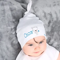 Babymütze in verschiedenen Farben mit Namensaufdruck