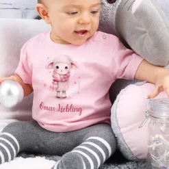 Babyshirt in Rosa mit Schäfchen und Wunschtext