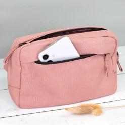Bauchtasche mit Name personalisiert in schwarz oder rosa | Gürteltasche als Geschenk für Frauen