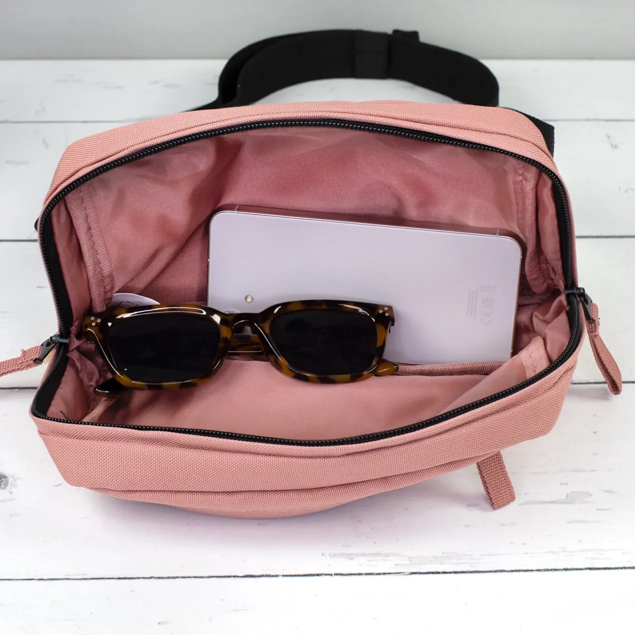 Bauchtasche 'Unnötiger Sozialkontakt' | Umhängetasche als lustiges Geschenk für Frauen mit Farbwahl