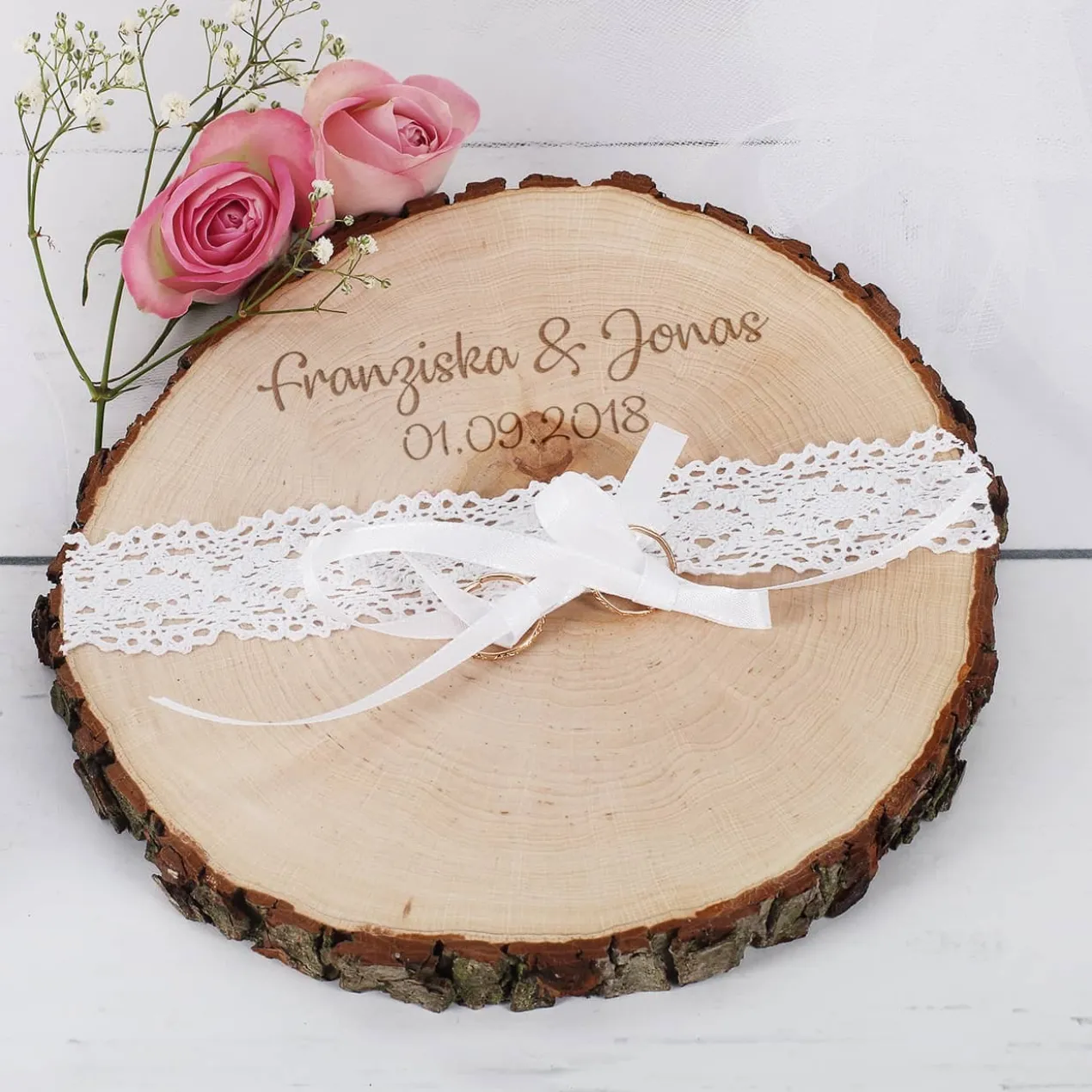 Baumscheibe mit Gravur ideal für Hochzeitsringe oder als Tischdeko