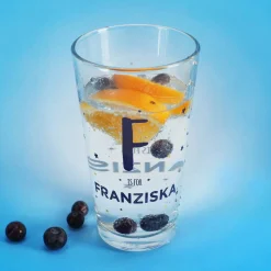 Bedrucktes Trinkglas mit Name und Initial