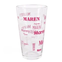 bedrucktes Trinkglas mit Namen in verschiedenen Schriftarten