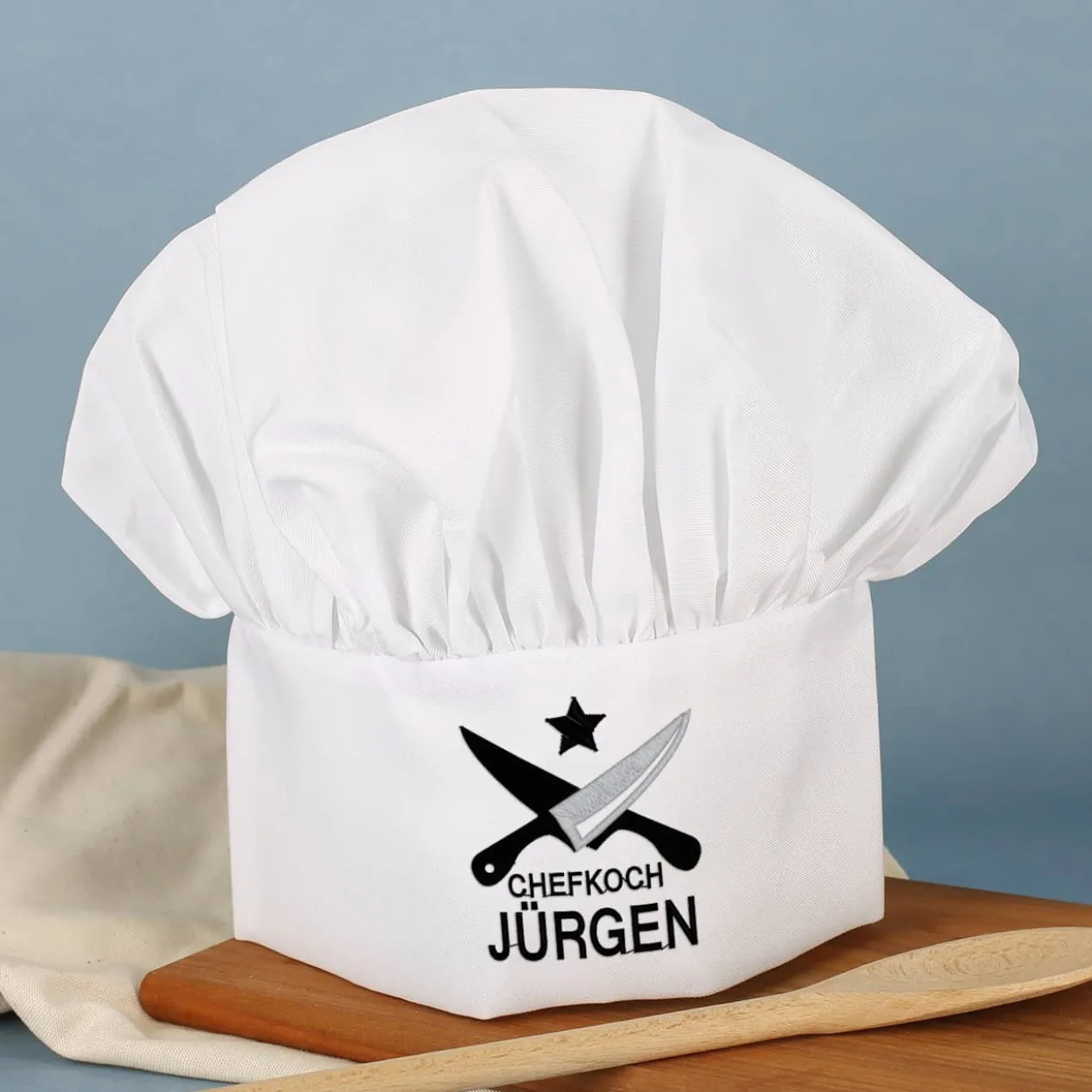 Bestickte Kochmütze "Chefkoch" mit kreuzenden Messern und Ihrem Wunschnamen
