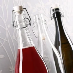 Bügelflasche aus Glas mit 4 Zeilen Wunschtext graviert