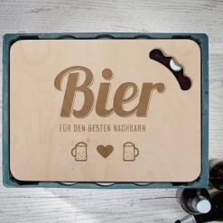 Bierkastendeckel aus Holz mit Wunsch-Gravur als Sitzmöglichkeit