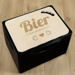 Bierkastendeckel aus Holz mit Wunsch-Gravur als Sitzmöglichkeit
