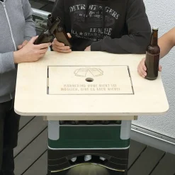 Bierkasten-Tisch mit persönlicher Wunschgravur