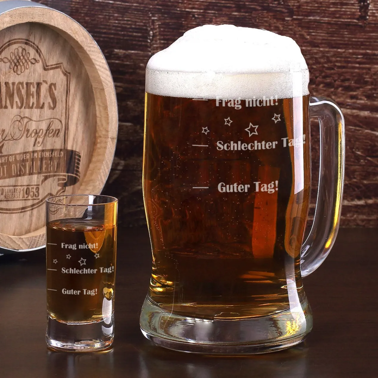 Bierseidel und Schnapsglas mit Stimmungsbarometer