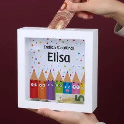 Bilderrahmen Spardose als Geschenk zur Einschulung personalisiert mit Name | Buntstifte