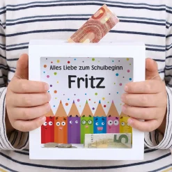 Bilderrahmen Spardose als Geschenk zur Einschulung personalisiert mit Name | Buntstifte