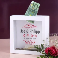 Bilderrahmen Spardose zur Hochzeit mit Herzen, Namen und Datum bedruckt