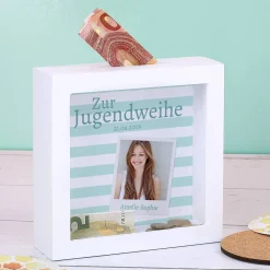 Bilderrahmen-Spardose zur Jugendweihe mit Foto, Name und Datum der Feier