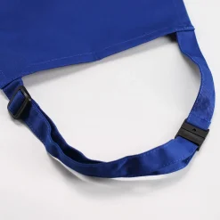 Blaue Werkenschürze für Kinder mit Handwerkermotiv und Namensaufdruck