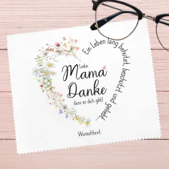 Brillenputztuch für Mama zu Muttertag mit Wunschtext | Motiv in Herzform