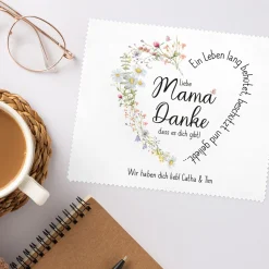 Brillenputztuch für Mama zu Muttertag mit Wunschtext | Motiv in Herzform