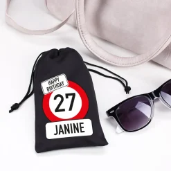 Brillentasche mit persönlichem Verkehrszeichenmotiv zum Geburtstag