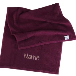 Brombeerfarbenes Handtuch in 3 Größen mit Name bestickt, Badetuch, Gästehandtuch