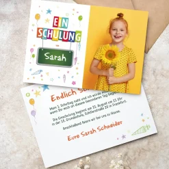 Bunte Einladungskarte zur Einschulung