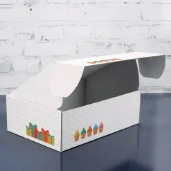 Bunte Geschenkverpackung zum Geburtstag
