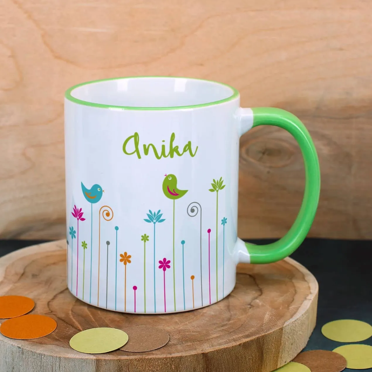 Bunte Tasse mit Frühlingsmotiv
