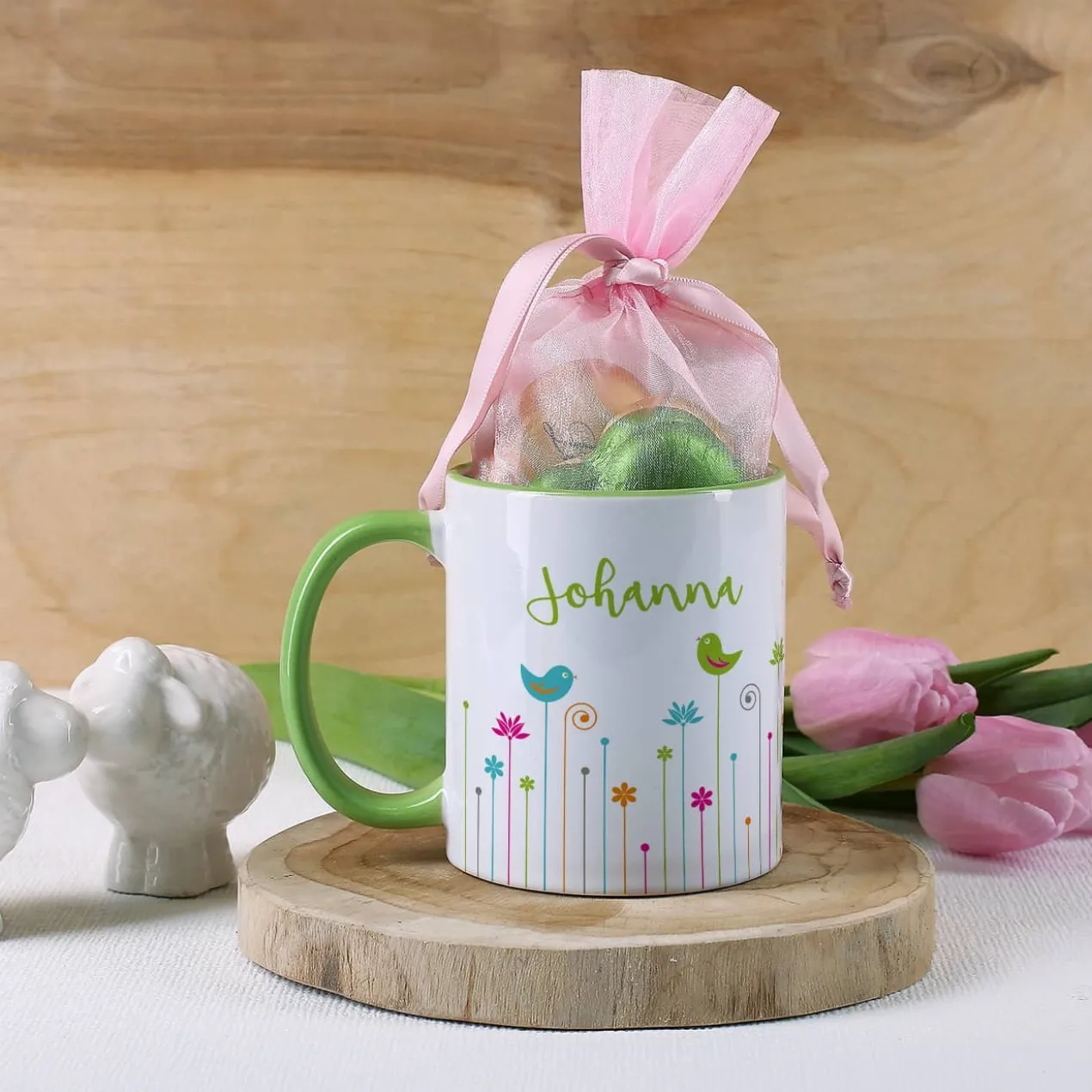 Bunte Tasse mit Frühlingsmotiv
