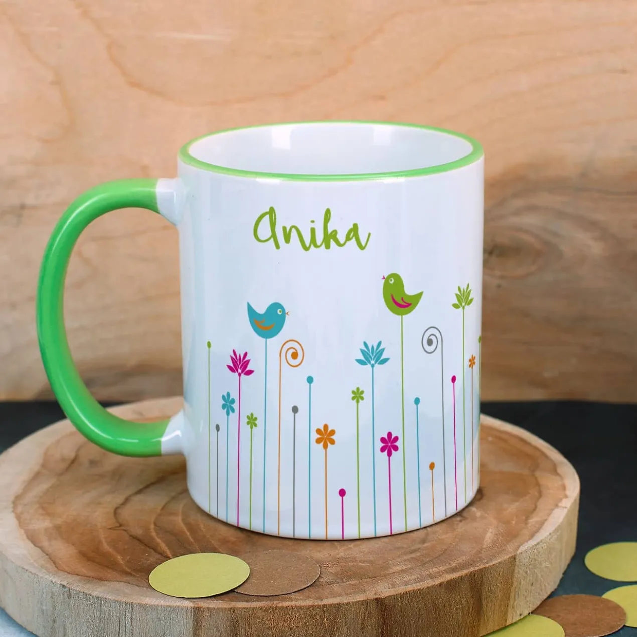 Bunte Tasse mit Frühlingsmotiv