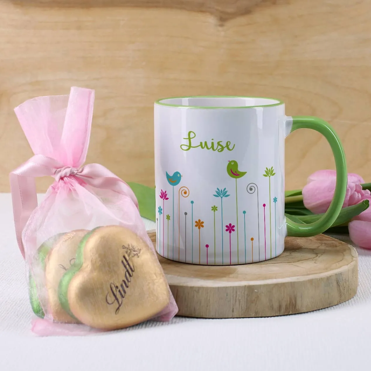 Bunte Tasse mit Frühlingsmotiv