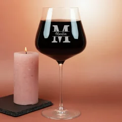 Burgunderglas mit Gravur von Initiale & Name | Personalisiertes Weinglas von Leonardo 770ml