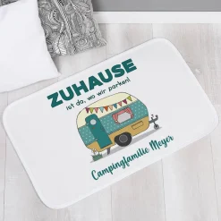 Camping Badematte mit Wohnwagen und Wunschtext