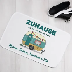 Camping Badematte mit Wohnwagen und Wunschtext