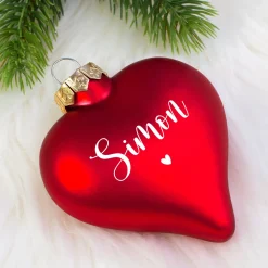Christbaumkugel in Herzform personalisiert mit Name und Herz Motiv | Matt oder glänzend Rot