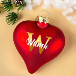 Christbaumkugel in Herzform personalisiert mit goldener Initiale und Name | Matt oder glänzend Rot
