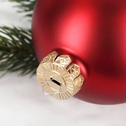 Christbaumkugel in verschiedenen Farben mit Namensgravur und Sternen