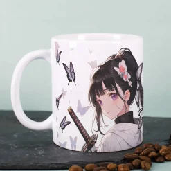 Coole Anime Tasse mit sechs Charakteren und Name