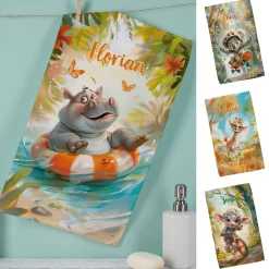Cooles Handtuch mit verschiedenen Tieren bei Sommeraktivitäten und Name bedruckt