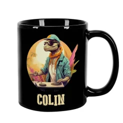 Coole Tasse in schwarz mit Crazy-Dinos und Ihrem Wunschnamen bedruckt
