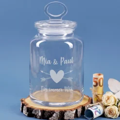 Das perfekte Hochzeitsgeschenk - Gravierte Glasdose mit Herz und Wunschtext graviert