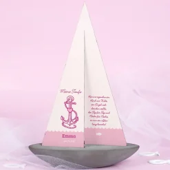 Dekoratives Segelschiff zur Taufe mit Anker in rosa