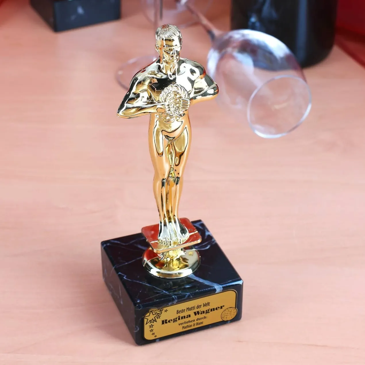 Der persönliche Pokal mit Wunschtext