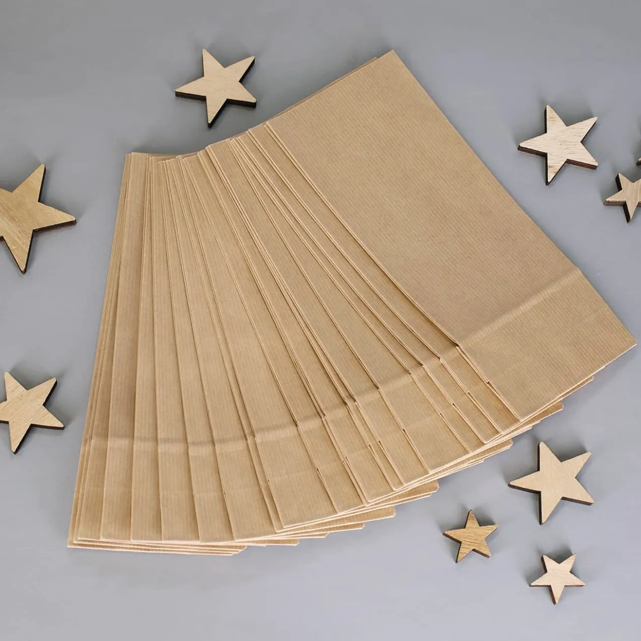 DIY Adventskalender Weihnachtsstadt - 24 Papiertüten und Aufkleber