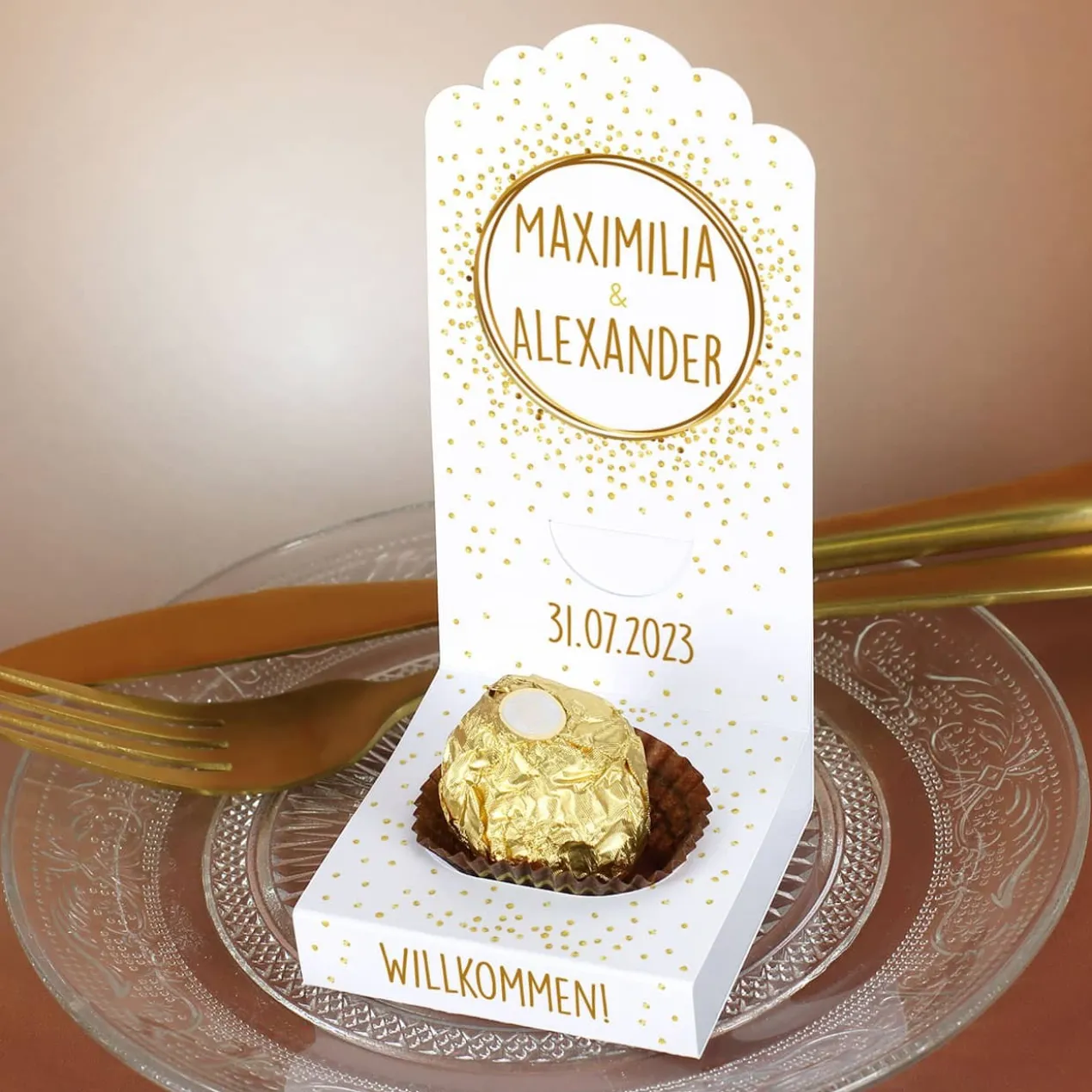 DIY Faltaufsteller zur Hochzeit im 4er-Set mit Ihren Wunschnamen und goldenem Konfetti bedruckt