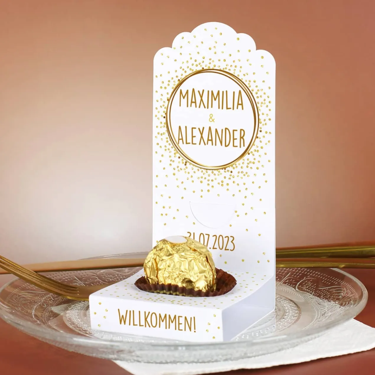 DIY Faltaufsteller zur Hochzeit im 4er-Set mit Ihren Wunschnamen und goldenem Konfetti bedruckt