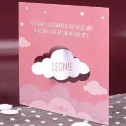Drehkarte zur Geburt mit drehbarer Wolke und dem Namen des Babys in rosa